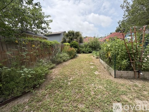 806 West French Place 2 Beds Apartment for Rent