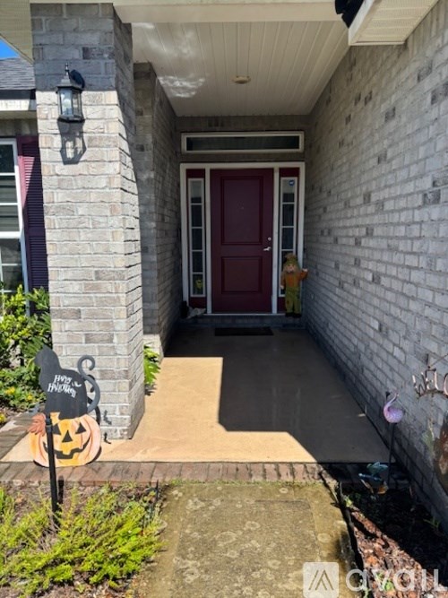 A house entrance with a red door and a sign that says "FREE PIZZA".