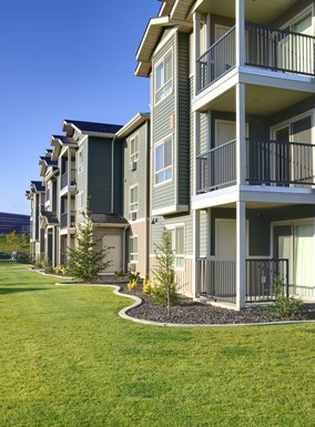 Side view of Apt buildings Apartments For Rent in Olympia, WA 98502   l Copper Trail 