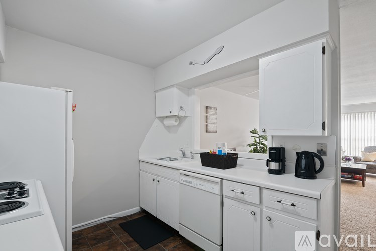 Source URL: https://prod-avail.s3.amazonaws.com/public_images/32770670/listing/DSC_7076_2022-01-01_08_22_09.jpg