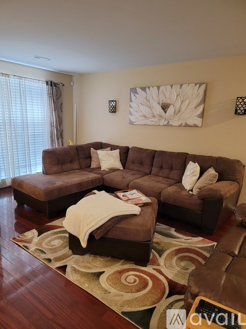 Source URL: https://prod-avail.s3.amazonaws.com/public_images/30607179/listing/20210315_120217.jpg