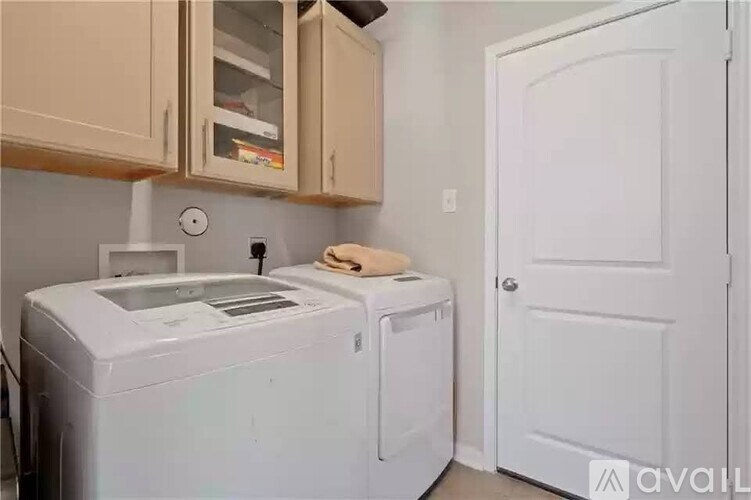 Source URL: https://prod-avail.s3.amazonaws.com/public_images/41503706/listing/Fallbrook_laundry_room.jpg