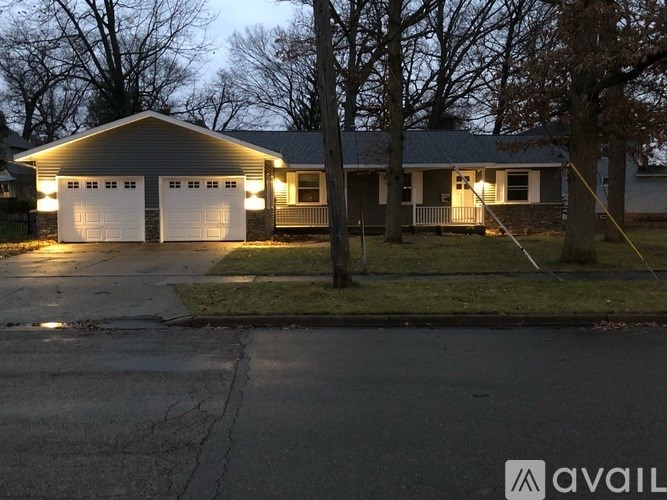 Source URL: https://prod-avail.s3.amazonaws.com/public_images/32835669/listing/Exterior_night.JPG