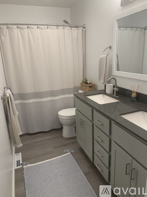 Source URL: https://prod-avail.s3.amazonaws.com/public_images/32835673/listing/Bath.jpeg