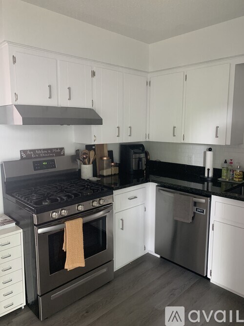 Source URL: https://prod-avail.s3.amazonaws.com/public_images/32835755/listing/Kitchen_3.jpeg