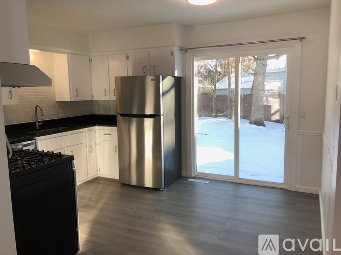 Source URL: https://prod-avail.s3.amazonaws.com/public_images/32835665/listing/Kitchen_empty_2.JPG