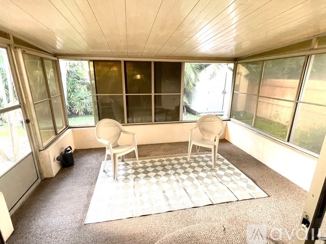 Source URL: https://prod-avail.s3.amazonaws.com/public_images/32338298/listing/IMG_2163_(1).jpg