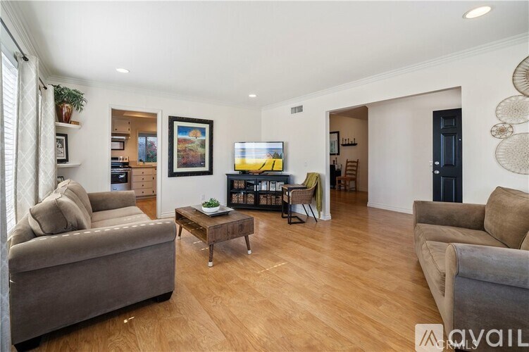 Source URL: https://prod-avail.s3.amazonaws.com/public_images/34145048/listing/OC22081275_10_0.jpg