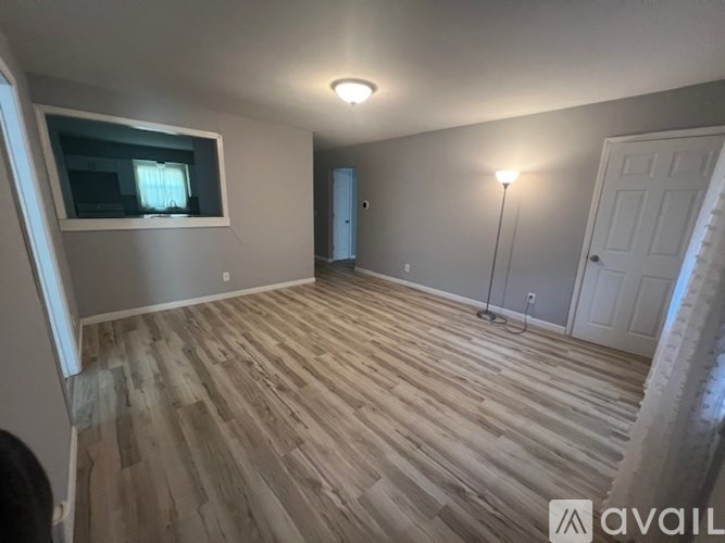 Source URL: https://prod-avail.s3.amazonaws.com/public_images/41501254/listing/IMG_9318_Living_Rm.jpg