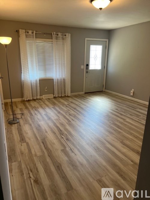 Source URL: https://prod-avail.s3.amazonaws.com/public_images/41501253/listing/IMG_9334_Living_Rm.jpg