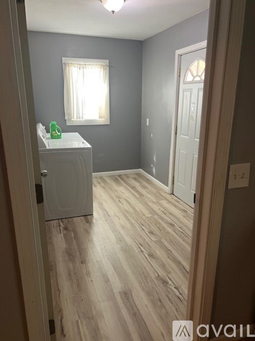 Source URL: https://prod-avail.s3.amazonaws.com/public_images/41501265/listing/IMG_9329_Laundry_Rm.jpg