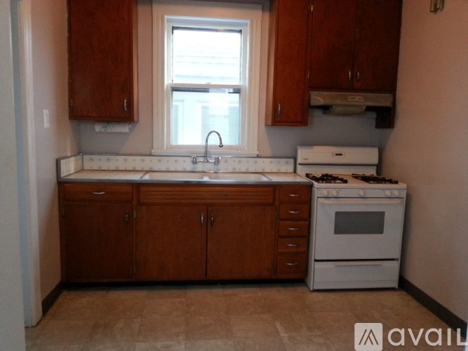 Source URL: https://prod-avail.s3.amazonaws.com/public_images/41499922/listing/2nd_Floor_Kitchen.jpg