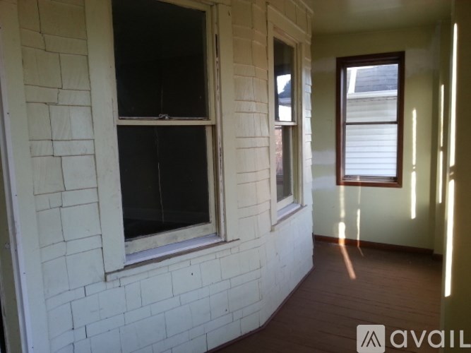 Source URL: https://prod-avail.s3.amazonaws.com/public_images/41499921/listing/2nd_Floor_Front_Porch.jpg