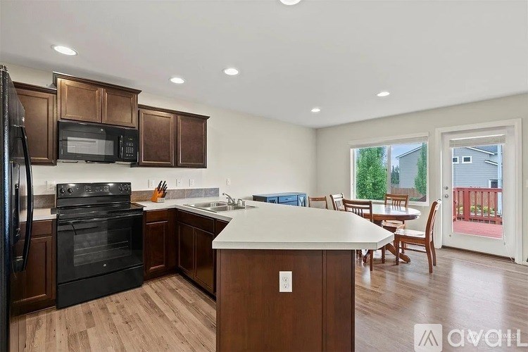 Source URL: https://prod-avail.s3.amazonaws.com/public_images/41513758/listing/tempImagelSCaFC.jpg