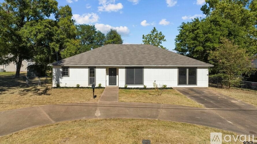 Source URL: https://prod-avail.s3.amazonaws.com/public_images/36499912/listing/ezgif.com-webp-to-jpg_(6).jpg