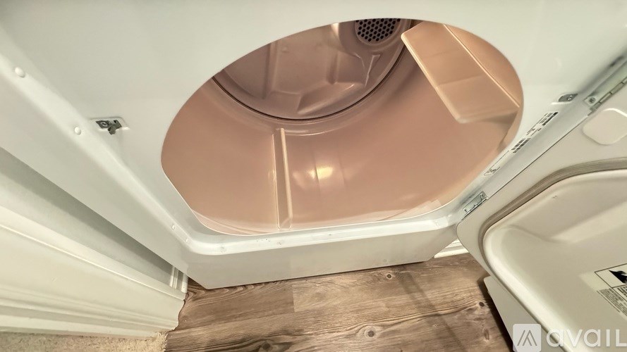 Source URL: https://prod-avail.s3.amazonaws.com/public_images/41493960/listing/46.jpg