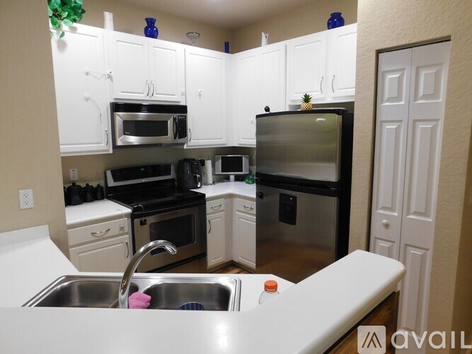 Source URL: https://prod-avail.s3.amazonaws.com/public_images/37577488/listing/Kitchen1.jpg