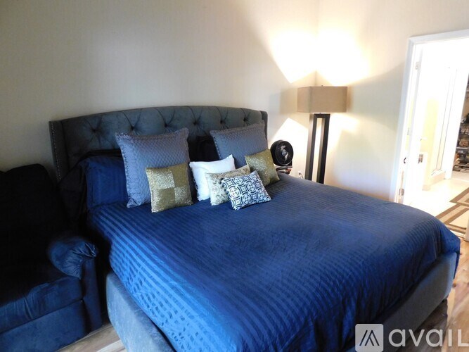 Source URL: https://prod-avail.s3.amazonaws.com/public_images/37577490/listing/Primary_Bedroom.jpg