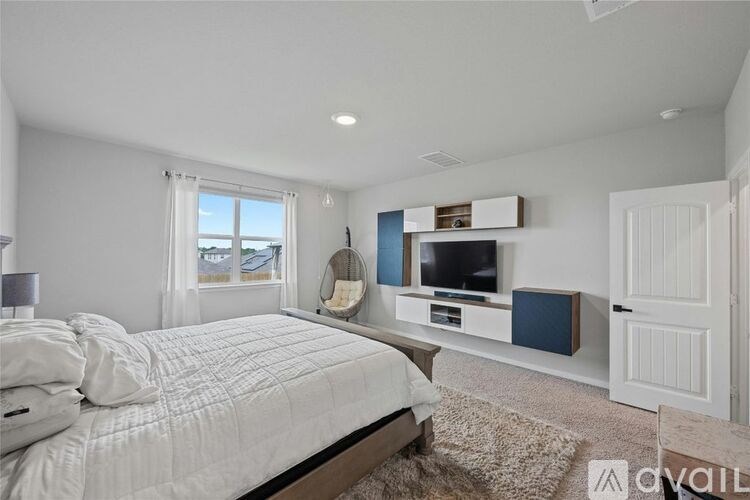 Source URL: https://prod-avail.s3.amazonaws.com/public_images/38977406/listing/2003368157300.jpg