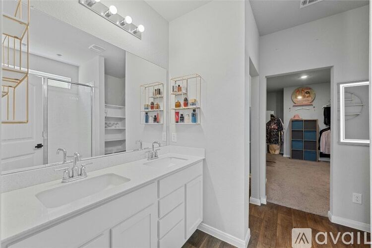 Source URL: https://prod-avail.s3.amazonaws.com/public_images/38977412/listing/2003368157303.jpg