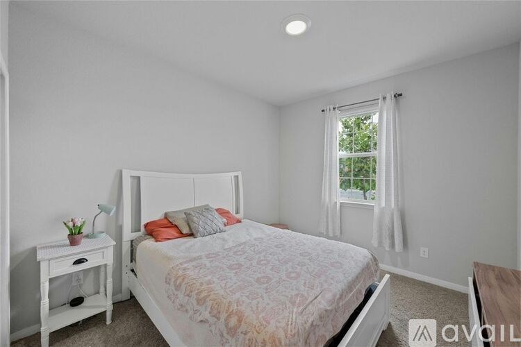 Source URL: https://prod-avail.s3.amazonaws.com/public_images/38977423/listing/2003368157282.jpg