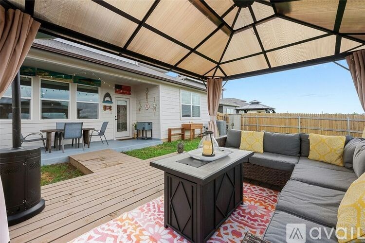 Source URL: https://prod-avail.s3.amazonaws.com/public_images/38977416/listing/2003368157294.jpg