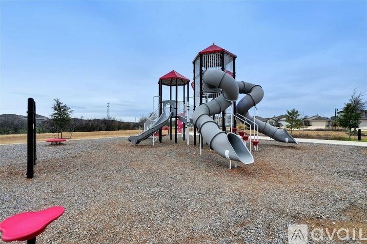 Source URL: https://prod-avail.s3.amazonaws.com/public_images/38977421/listing/2003368157278.jpg