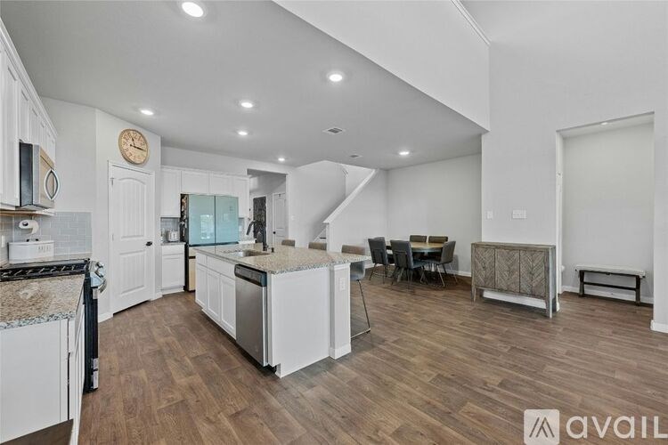 Source URL: https://prod-avail.s3.amazonaws.com/public_images/38977400/listing/2003368157322.jpg