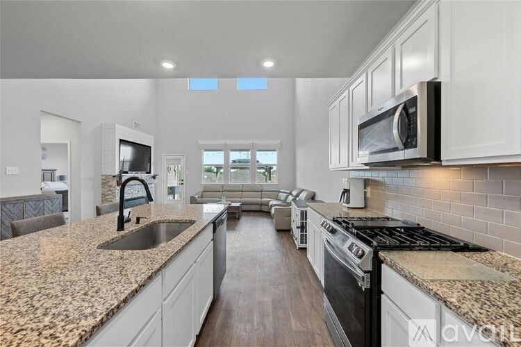 Source URL: https://prod-avail.s3.amazonaws.com/public_images/38977403/listing/2003368157323.jpg