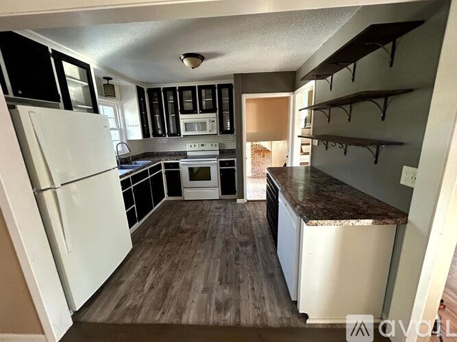 Source URL: https://prod-avail.s3.amazonaws.com/public_images/40066167/listing/2_(5).jpg