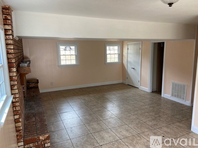 Source URL: https://prod-avail.s3.amazonaws.com/public_images/40066155/listing/1_(9).jpg