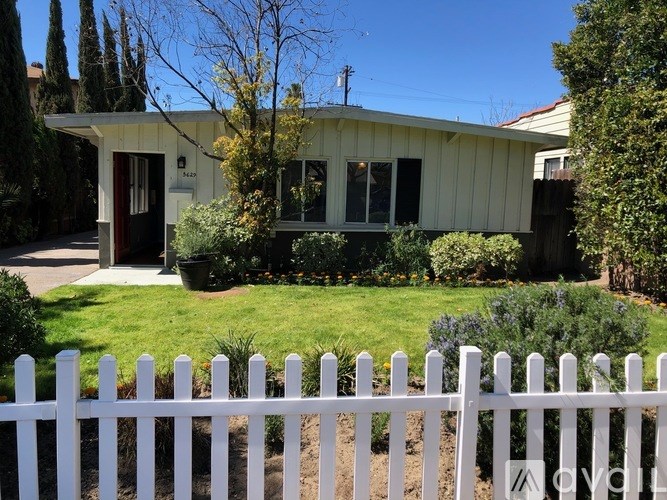 Source URL: https://prod-avail.s3.amazonaws.com/public_images/41504398/listing/IMG_0399.jpg