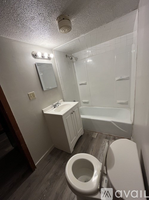 Source URL: https://prod-avail.s3.amazonaws.com/public_images/39339797/listing/Bathroom5.jpg