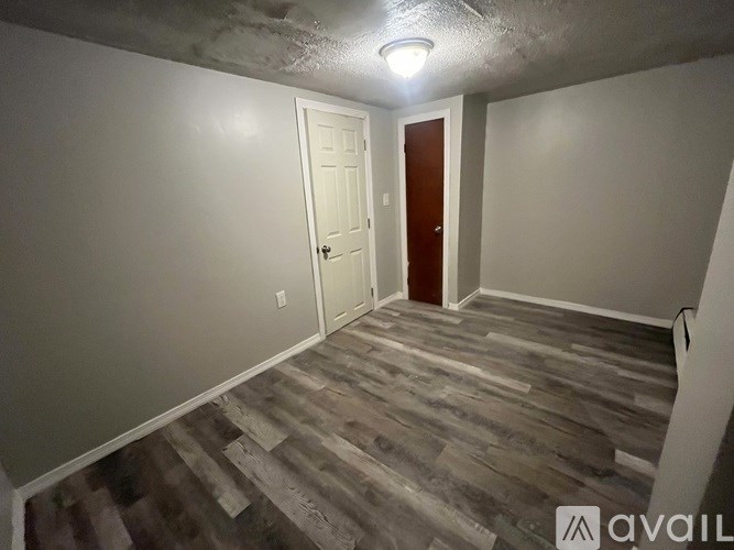 Source URL: https://prod-avail.s3.amazonaws.com/public_images/39339796/listing/Bedroom.jpg