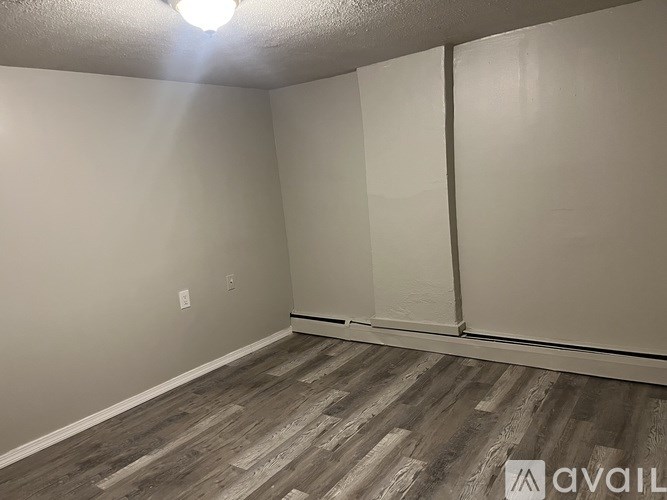 Source URL: https://prod-avail.s3.amazonaws.com/public_images/39339798/listing/Livingroom.jpg