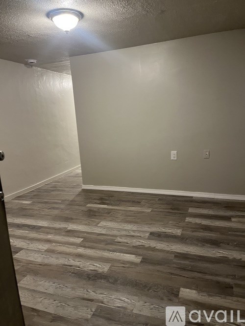 Source URL: https://prod-avail.s3.amazonaws.com/public_images/39339805/listing/Livingroom2.jpg