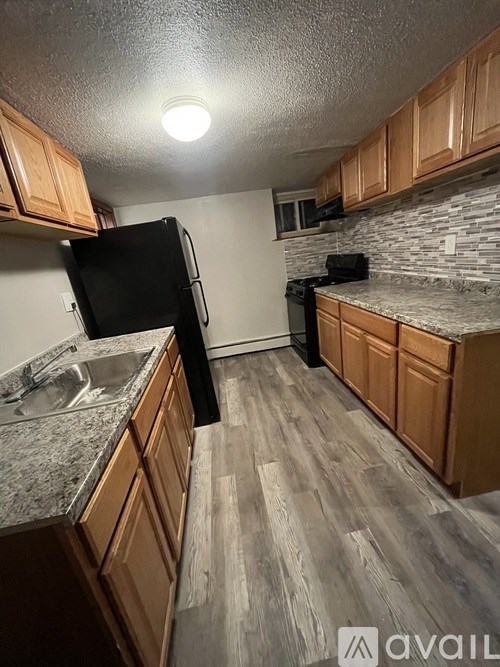 Source URL: https://prod-avail.s3.amazonaws.com/public_images/39339803/listing/Kitchen4.jpg