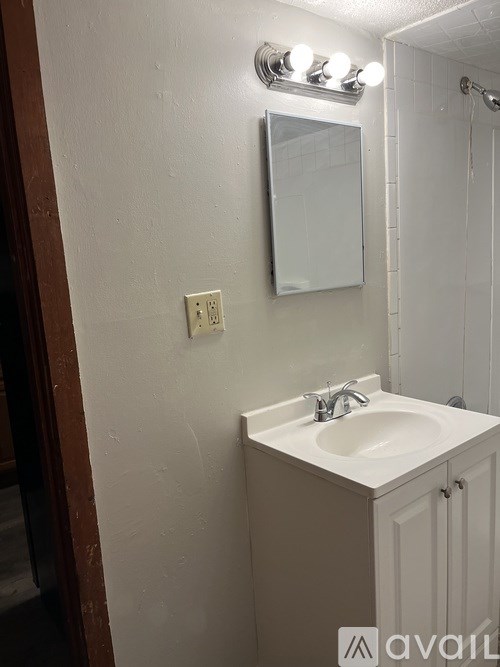 Source URL: https://prod-avail.s3.amazonaws.com/public_images/39339791/listing/Bathroom.jpg