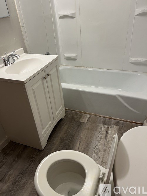 Source URL: https://prod-avail.s3.amazonaws.com/public_images/39339794/listing/Bathroom6.jpg