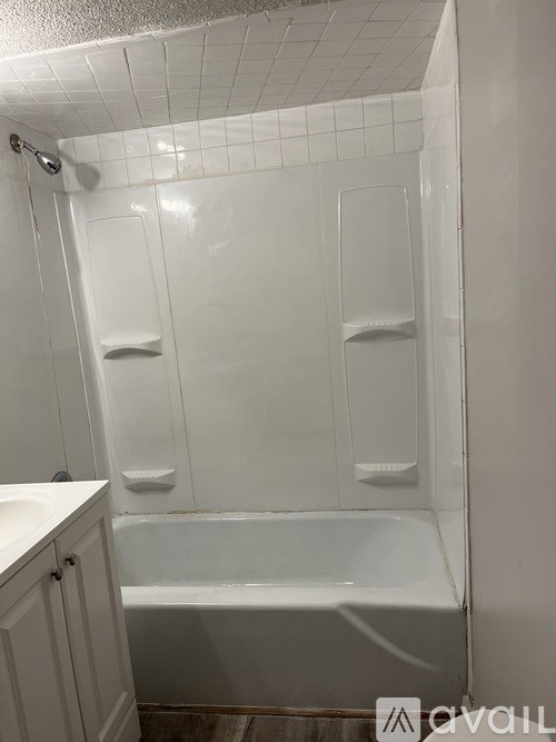 Source URL: https://prod-avail.s3.amazonaws.com/public_images/39339795/listing/Bathroom2.jpg