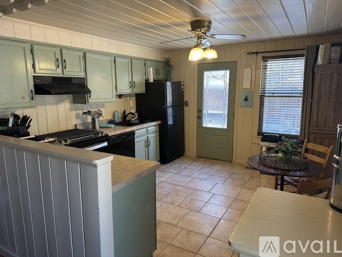 Source URL: https://prod-avail.s3.amazonaws.com/public_images/39956240/listing/IMG_9692.jpg