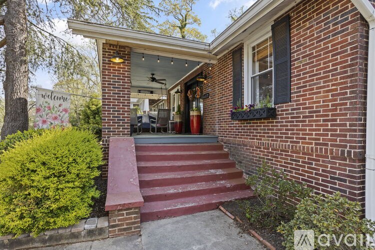 Source URL: https://prod-avail.s3.amazonaws.com/public_images/40190239/listing/6-web-or-mls-06-Grove.jpg