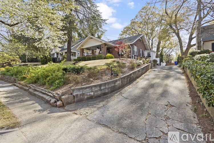 Source URL: https://prod-avail.s3.amazonaws.com/public_images/40190242/listing/4-web-or-mls-04-Grove.jpg