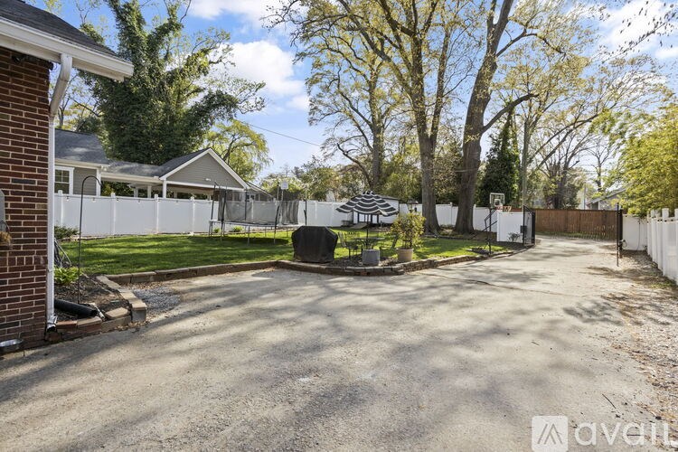 Source URL: https://prod-avail.s3.amazonaws.com/public_images/40190297/listing/37-web-or-mls-37-Grove.jpg