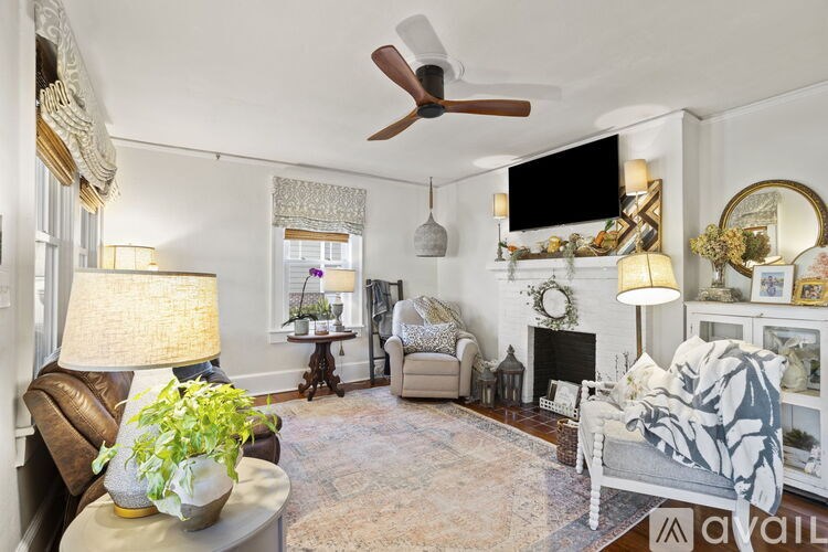 Source URL: https://prod-avail.s3.amazonaws.com/public_images/40190238/listing/9-web-or-mls-09-Grove.jpg