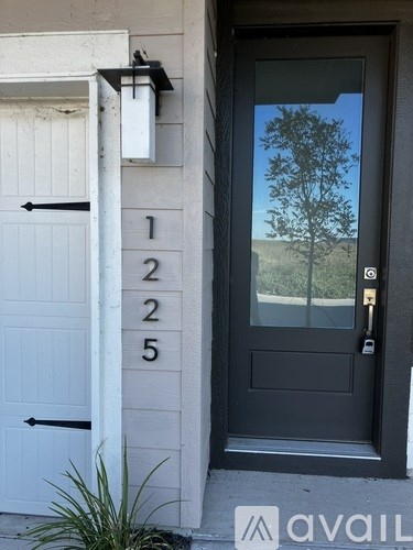 Source URL: https://prod-avail.s3.amazonaws.com/public_images/41499883/listing/entry.JPEG