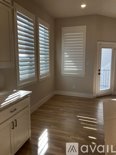 Source URL: https://prod-avail.s3.amazonaws.com/public_images/41499868/listing/2nd_flr_dining_area.JPEG