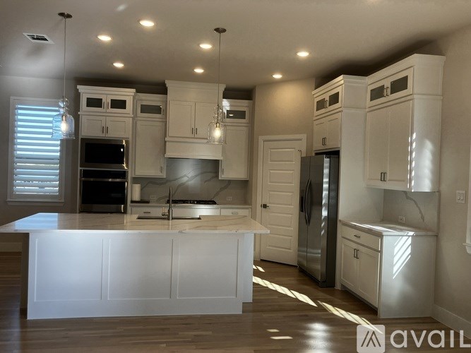 Source URL: https://prod-avail.s3.amazonaws.com/public_images/41499896/listing/kitchen.JPEG