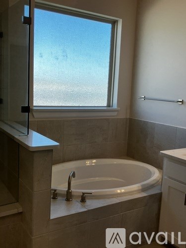 Source URL: https://prod-avail.s3.amazonaws.com/public_images/41499888/listing/primary_spa_tub.JPEG