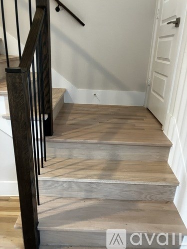 Source URL: https://prod-avail.s3.amazonaws.com/public_images/41499878/listing/coat_closet_on_landing.JPEG